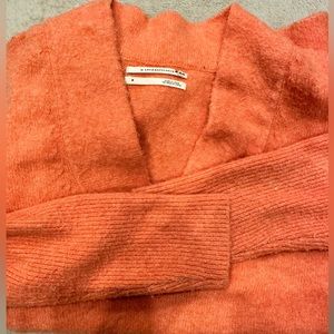 Anthropologie V-NECK SWEATER Medium in Coral
